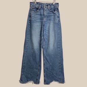 American Eagle Outfitters Flare Jeans in Denim Blue with Frayed Bottoms Size 2